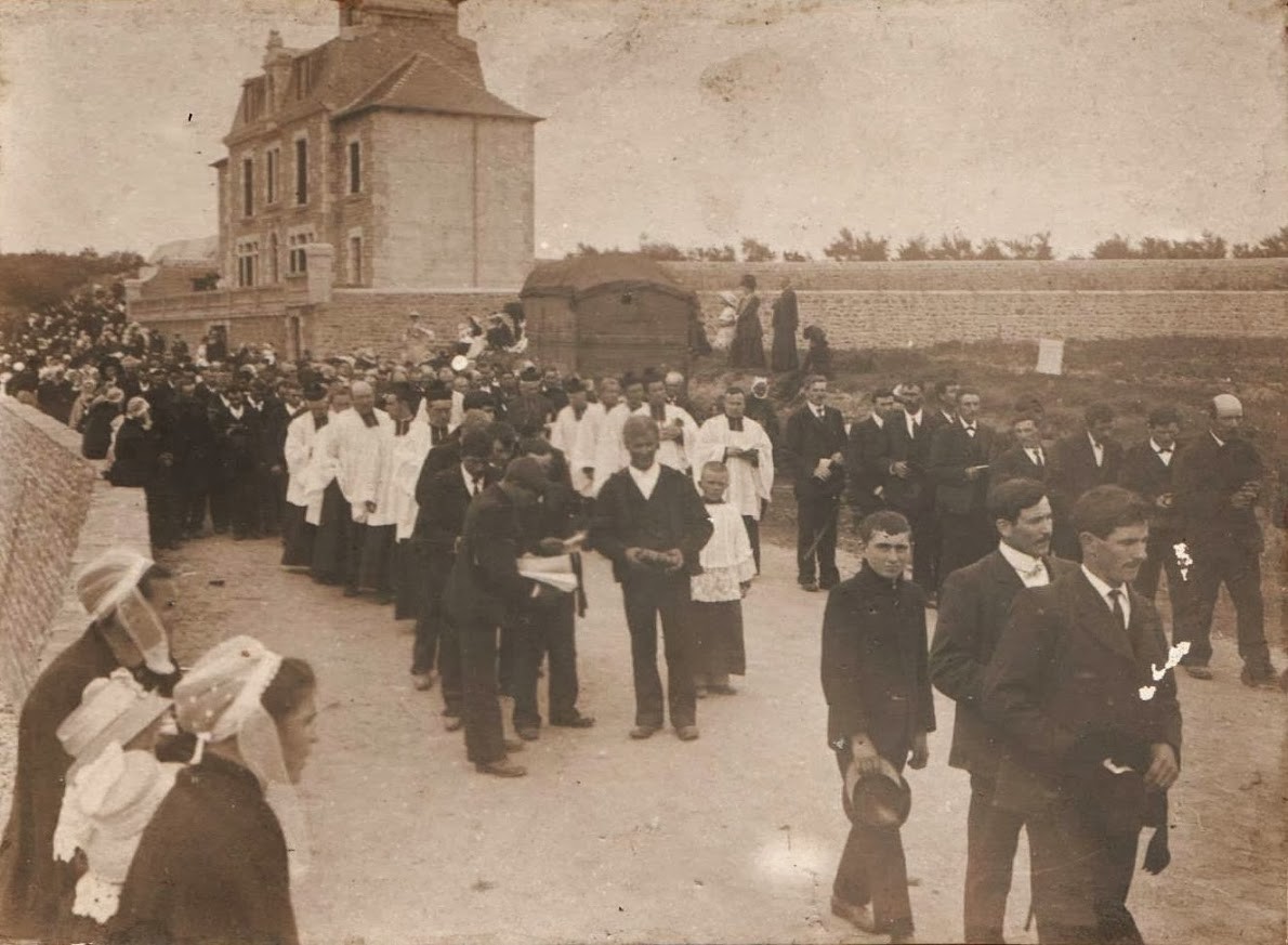 Procession roscoff 1
